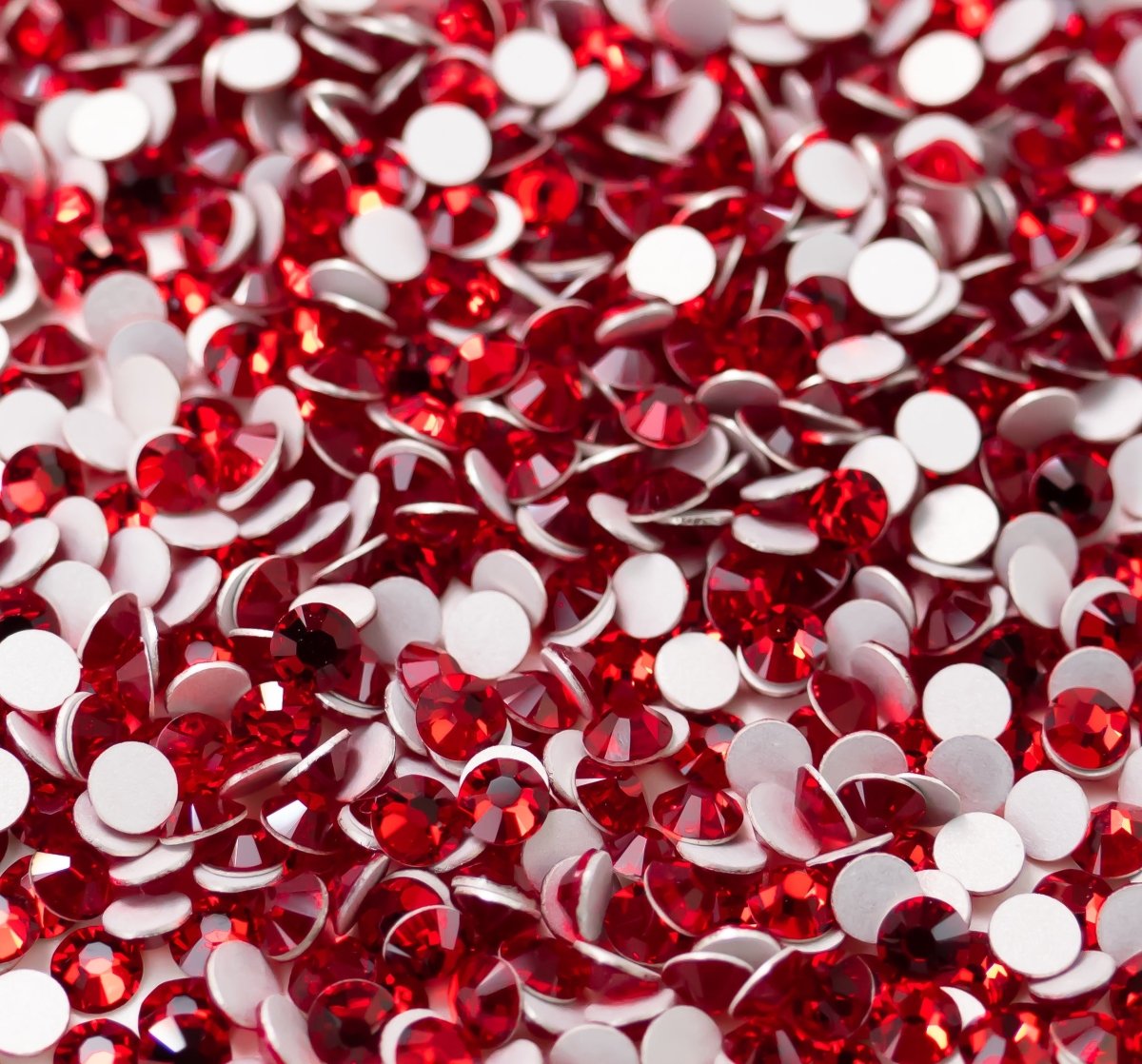 Light Siam (Red) | Preciosa MAXIMA | Round Flatback | Non Hotfix - Hey Beautiful Nail Supplies