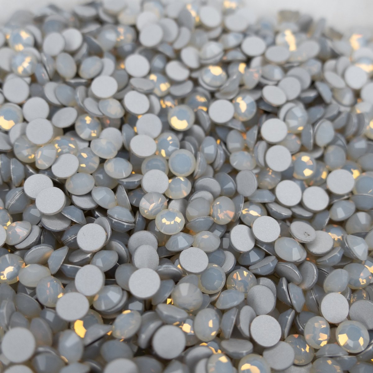 White Opal | Preciosa Maxima | Round Flatback | Non Hotfix - Hey Beautiful Nail Supplies